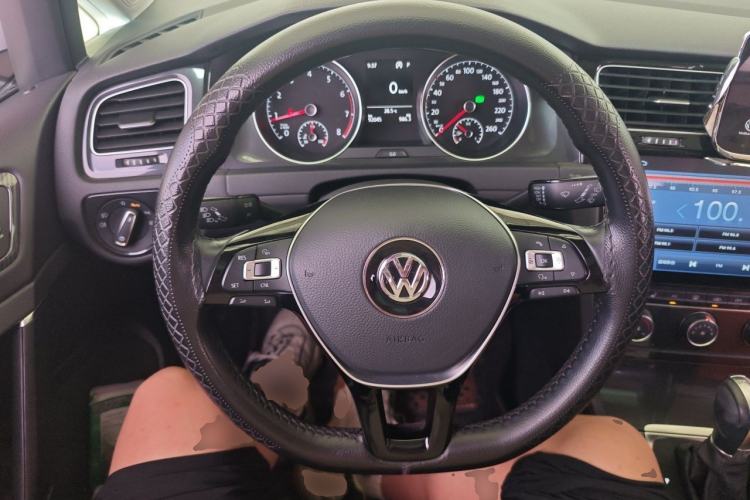 Used Volkswagen Golf 2018 230TSI Automatic Luxury Version Steering Wheel