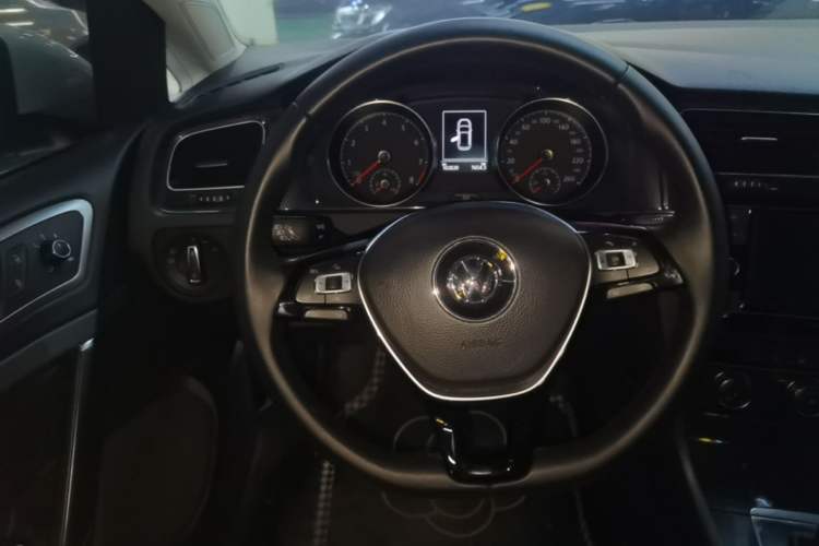 Used Volkswagen Golf 2018 230TSI Automatic Comfort Model Steering Wheel