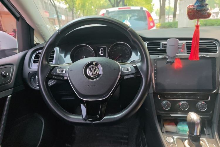 Used Volkswagen Golf 2018 230TSI Automatic Luxury Version Steering Wheel