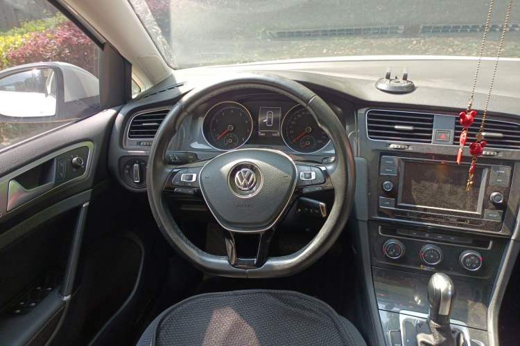 Used Volkswagen Golf 2018 1.6L Automatic Comfort Model Steering Wheel