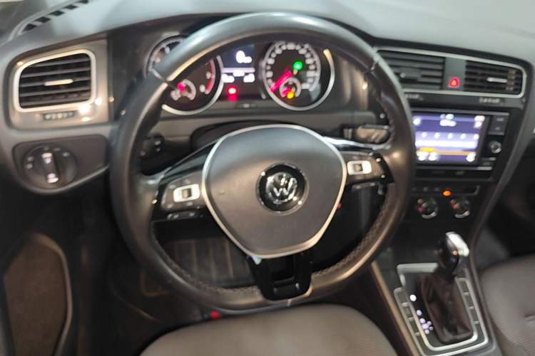 Used Volkswagen Golf 2018 230TSI Automatic Comfort Model Steering Wheel