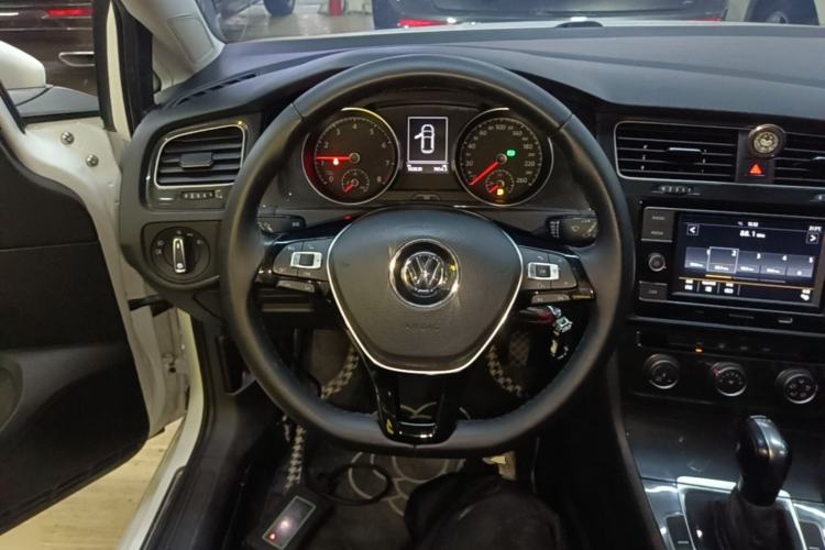 Used Volkswagen Golf 2018 230TSI Automatic Comfort Model Steering Wheel