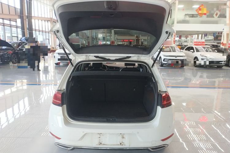Used Volkswagen Golf 2018 230TSI Automatic Luxury Version Trunk