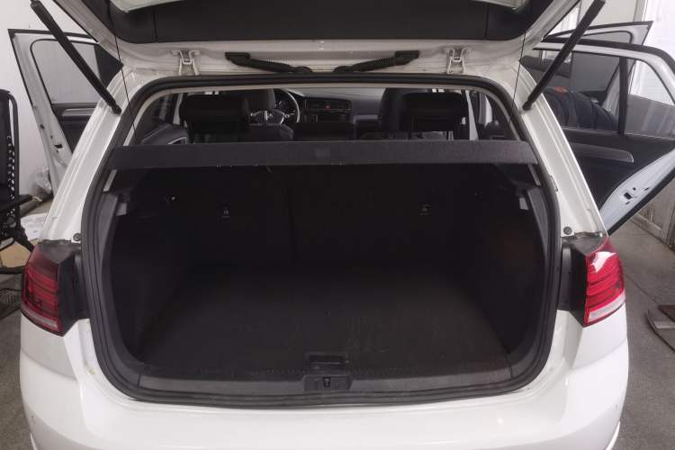 Used Volkswagen Golf 2018 1.6L Automatic Comfort Model Trunk
