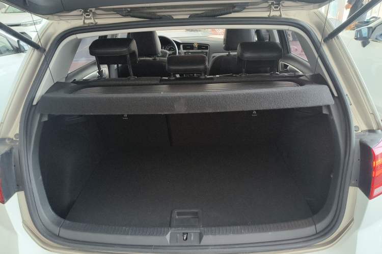 Used Volkswagen Golf 2018 1.6L Automatic Comfort Model Trunk