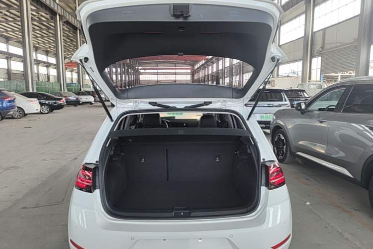 Used Volkswagen Golf 2018 230TSI Automatic Luxury Version Trunk