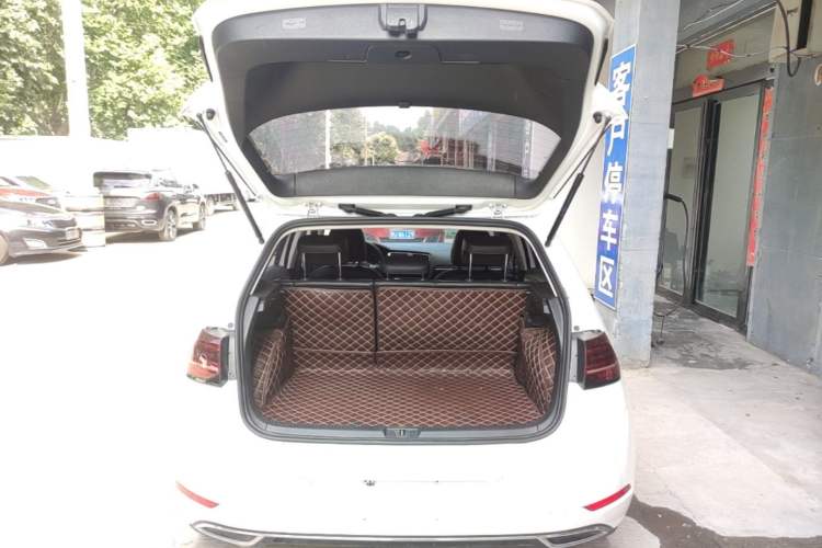 Used Volkswagen Golf 2018 230TSI Automatic Luxury Version Trunk