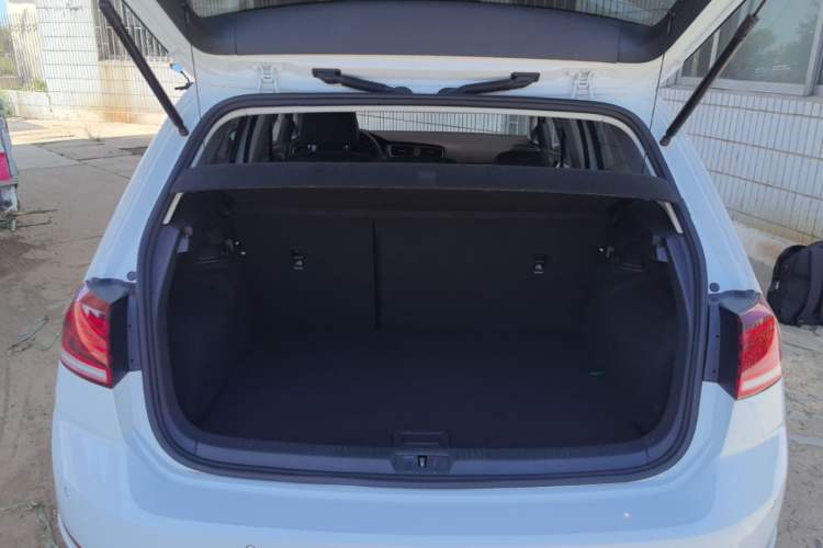 Used Volkswagen Golf 2018 1.6L Automatic Comfort Model Trunk