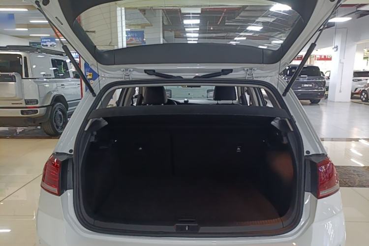Used Volkswagen Golf 2018 1.6L Automatic Comfort Model Trunk