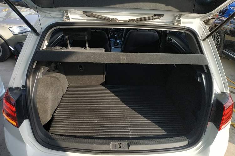 Used Volkswagen Golf 2018 230TSI Automatic Comfort Model Trunk
