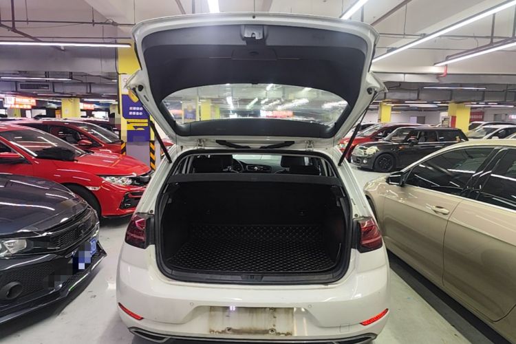 Used Volkswagen Golf 2018 230TSI Automatic Luxury Version Trunk