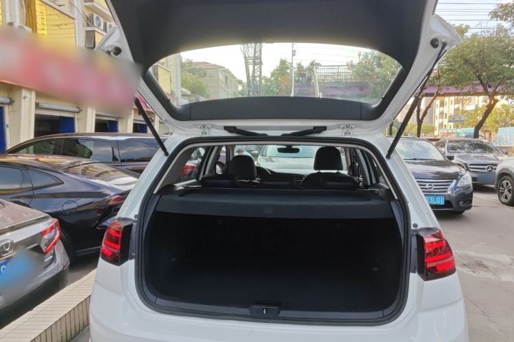 Used Volkswagen Golf 2018 230TSI Automatic Luxury Version Trunk