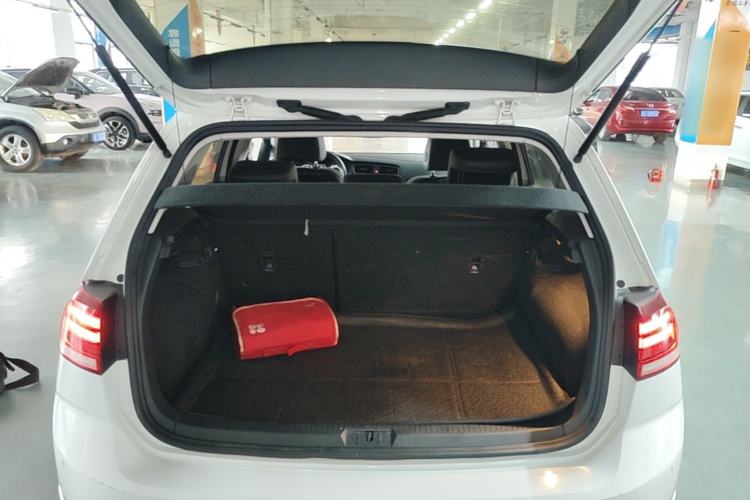 Used Volkswagen Golf 2018 1.6L Automatic Comfort Model Trunk