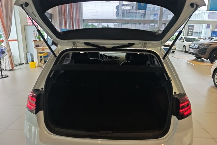 Used Volkswagen Golf 2018 230TSI Automatic Luxury Version Trunk