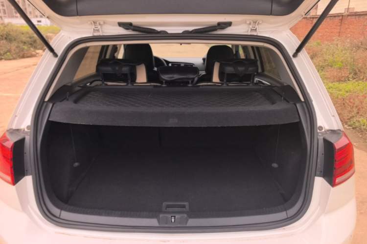 Used Volkswagen Golf 2018 1.6L Automatic Comfort Model Trunk