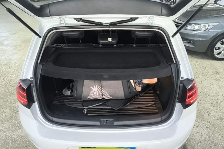 Used Volkswagen Golf 2018 230TSI Automatic Luxury Version Trunk