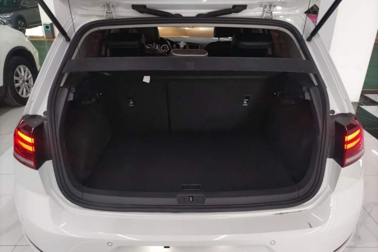 Used Volkswagen Golf 2018 1.6L Automatic Comfort Model Trunk