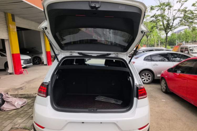 Used Volkswagen Golf 2018 1.6L Automatic Comfort Model Trunk