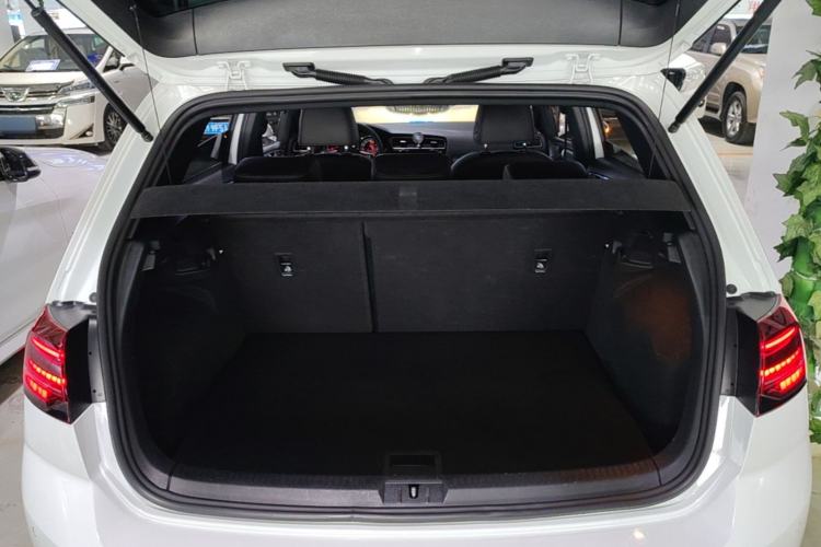 Used Volkswagen Golf 2018 280TSI Automatic R-Line Model Trunk