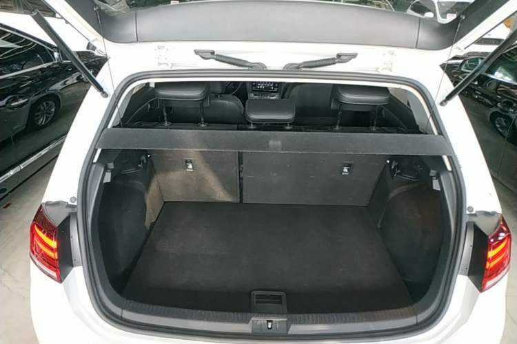 Used Volkswagen Golf 2018 1.6L Automatic Comfort Model Trunk