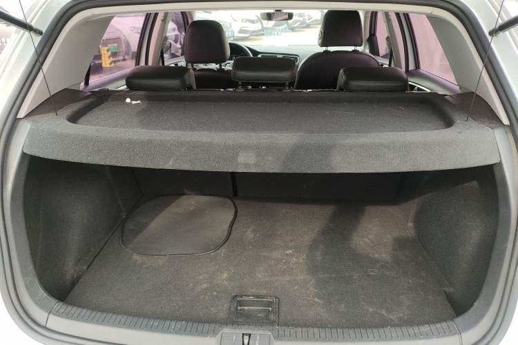Used Volkswagen Golf 2018 230TSI Automatic Luxury Version Trunk