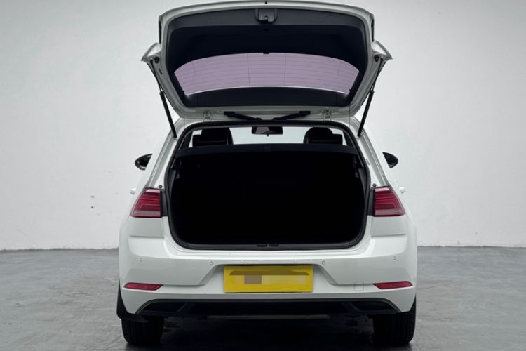 Used Volkswagen Golf 2018 1.6L Automatic Fashion Model Trunk