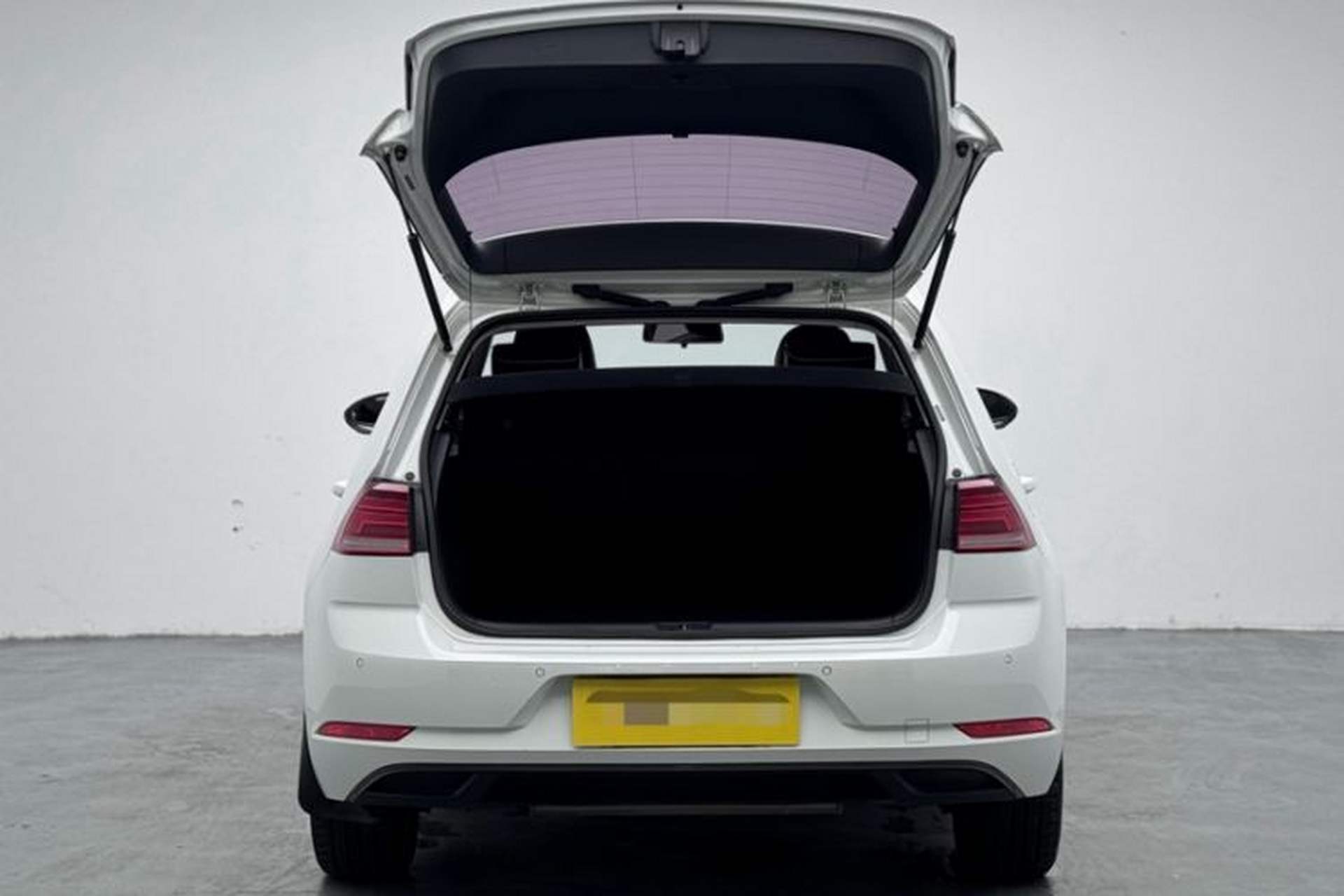 Used Volkswagen Golf 2018 1.6L Automatic Fashion Model Trunk