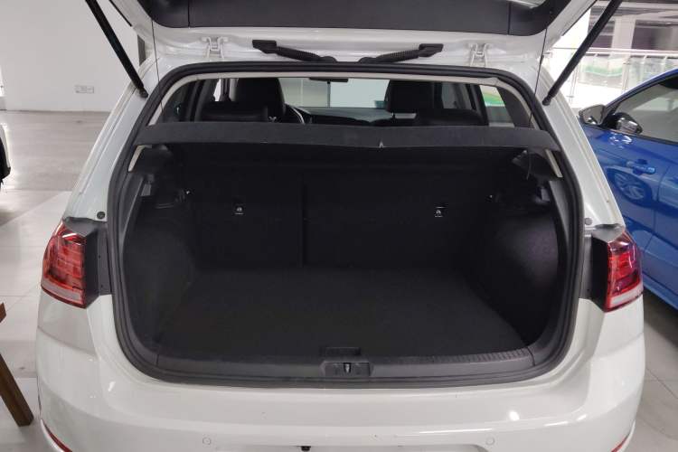 Used Volkswagen Golf 2018 1.6L Automatic Comfort Model Trunk