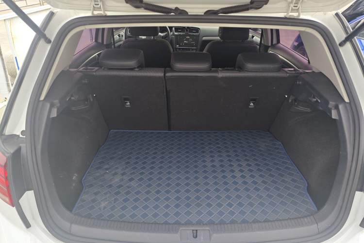 Used Volkswagen Golf 2018 1.6L Automatic Comfort Model Trunk