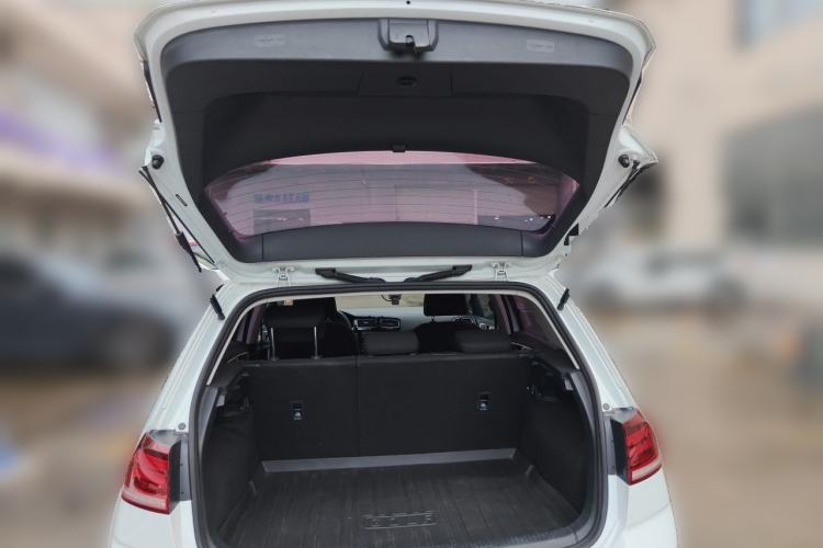 Used Volkswagen Golf 2018 1.6L Automatic Fashion Model Trunk