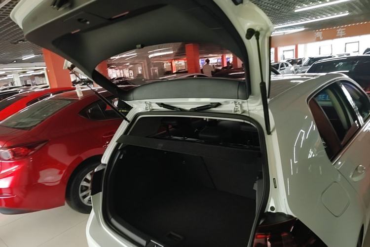 Used Volkswagen Golf 2018 230TSI Automatic Luxury Version Trunk