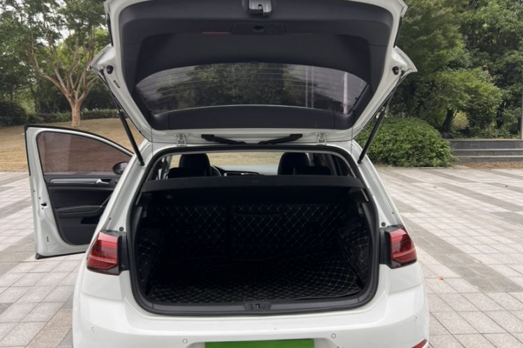 Used Volkswagen Golf 2018 230TSI Automatic Luxury Version Trunk
