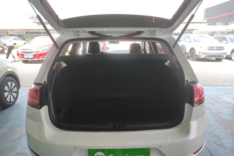 Used Volkswagen Golf 2018 230TSI Automatic Luxury Version Trunk