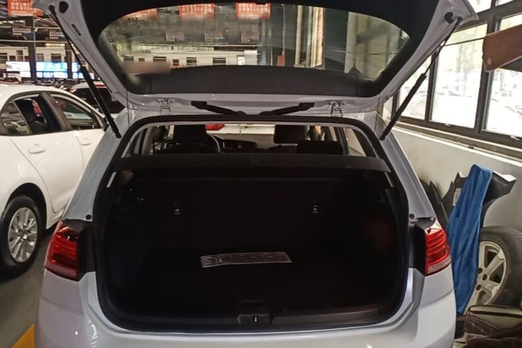 Used Volkswagen Golf 2018 1.6L Automatic Fashion Model Trunk