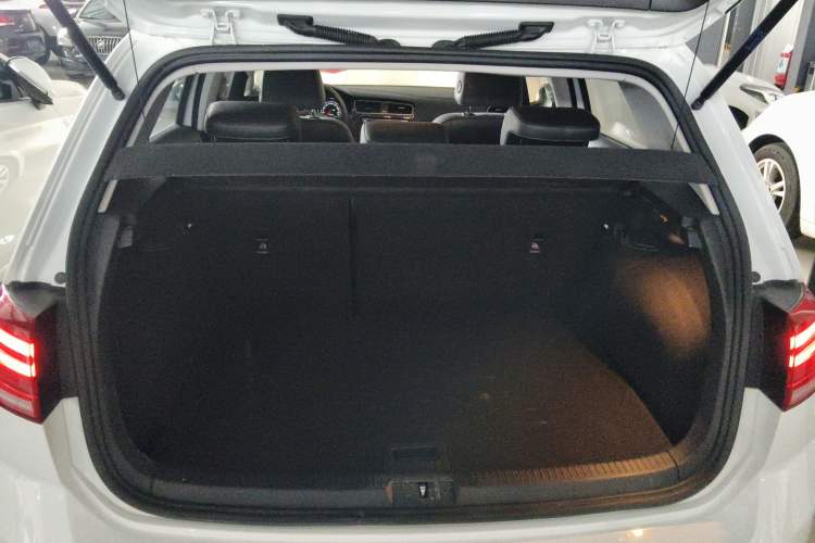 Used Volkswagen Golf 2018 1.6L Automatic Comfort Model Trunk