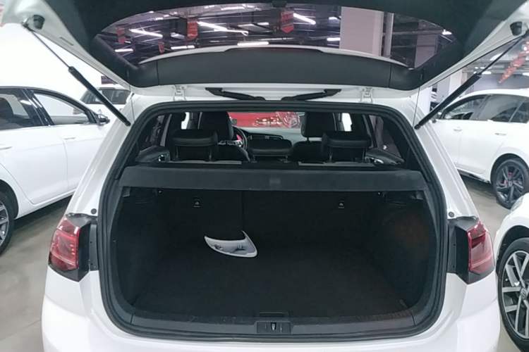 Used Volkswagen Golf 2018 280TSI Automatic R-Line Model Trunk