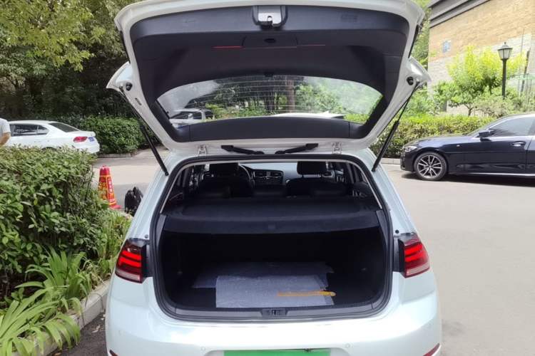Used Volkswagen Golf 2018 1.6L Automatic Comfort Model Trunk