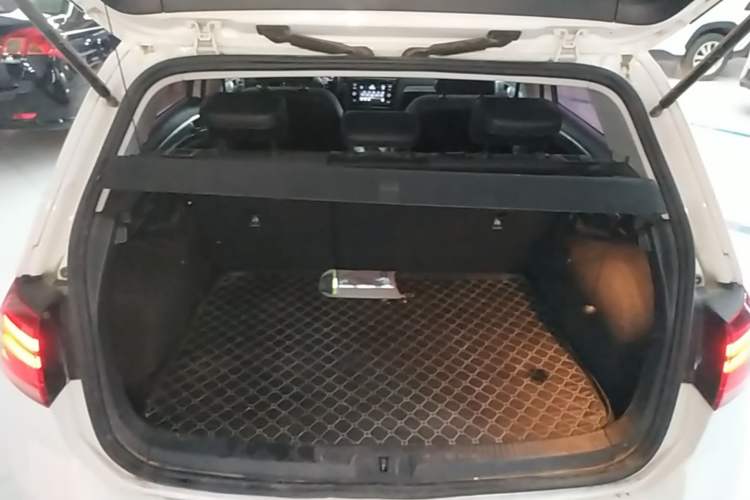 Used Volkswagen Golf 2018 1.6L Automatic Comfort Model Trunk
