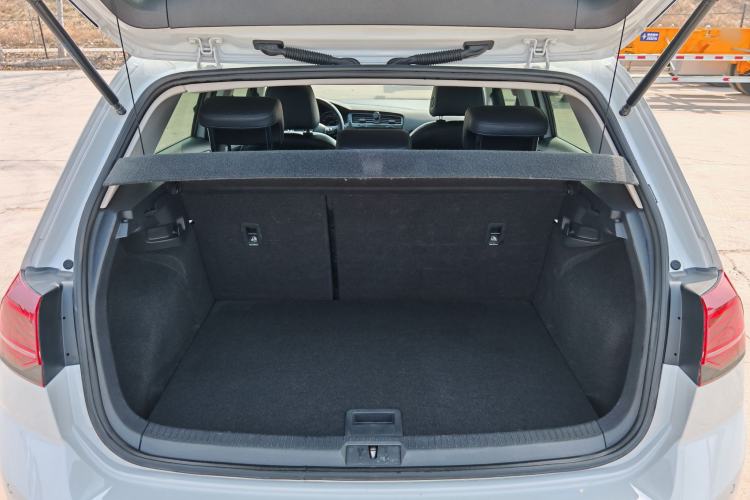 Used Volkswagen Golf 2018 230TSI Automatic Luxury Version Trunk