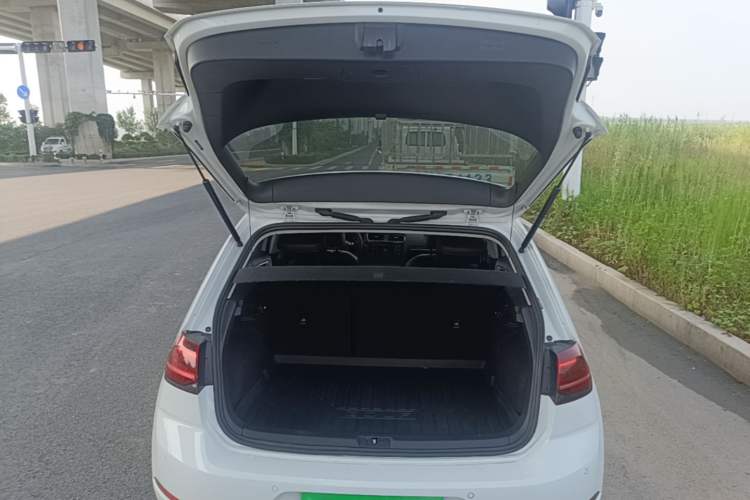Used Volkswagen Golf 2018 230TSI Automatic Luxury Version Trunk
