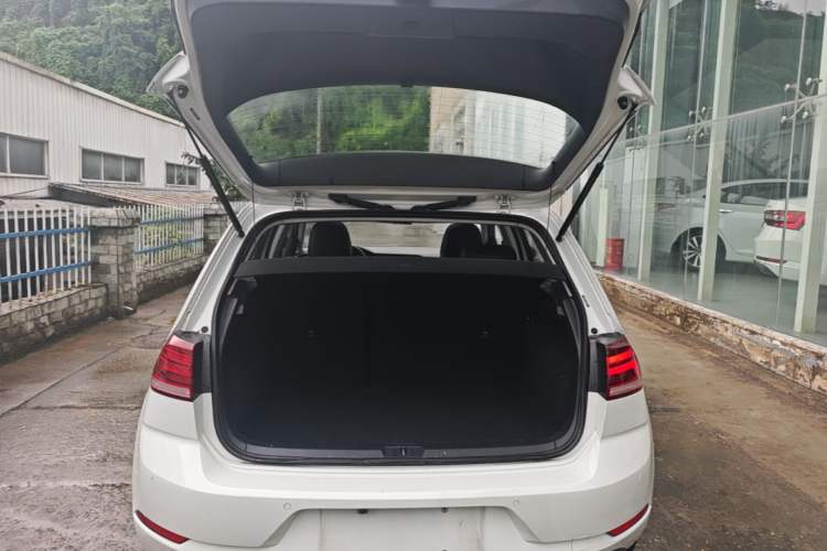 Used Volkswagen Golf 2018 1.6L Automatic Comfort Model Trunk
