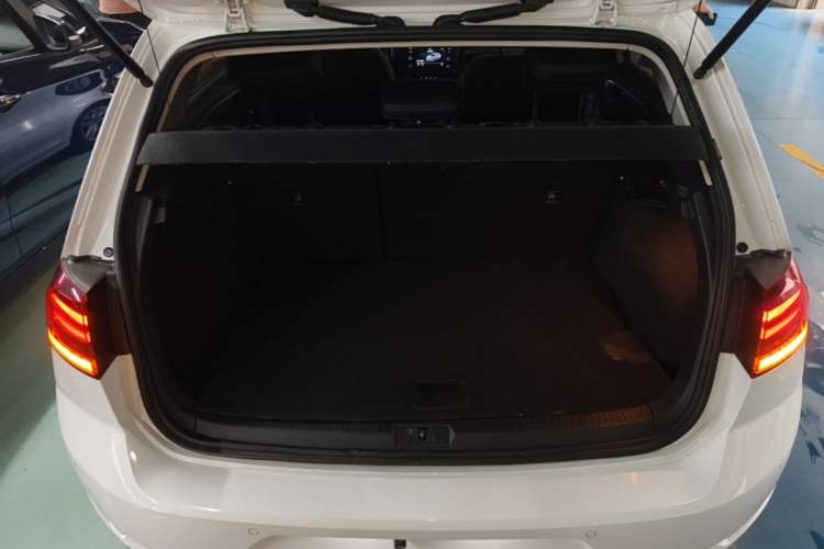 Used Volkswagen Golf 2018 230TSI Automatic Comfort Model Trunk
