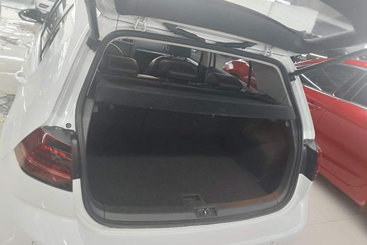 Used Volkswagen Golf 2018 230TSI Automatic Luxury Version Trunk