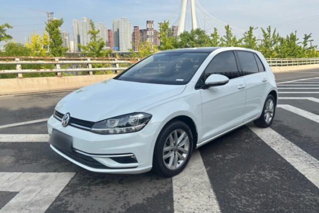 Ojetý Volkswagen Golf 2018 230TSI Automatic Comfort Model