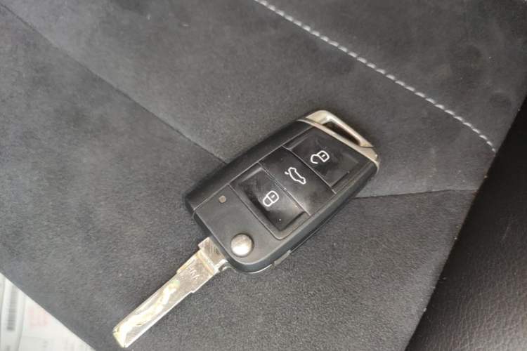 Used Volkswagen Golf 2018 230TSI Automatic Luxury Version Vehicle Key