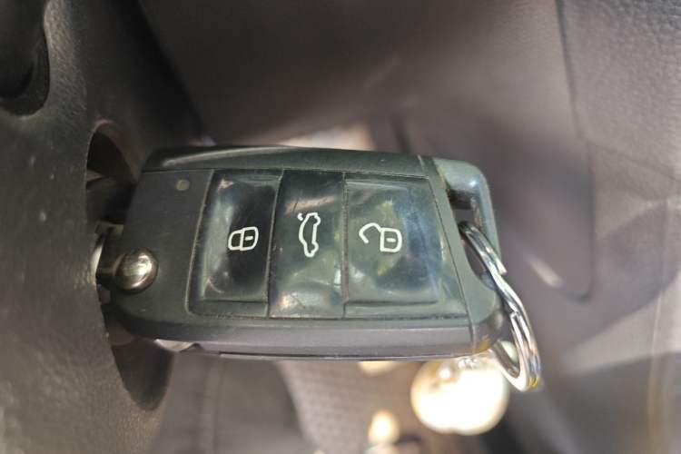 Used Volkswagen Golf 2018 1.6L Automatic Fashion Model Vehicle Key