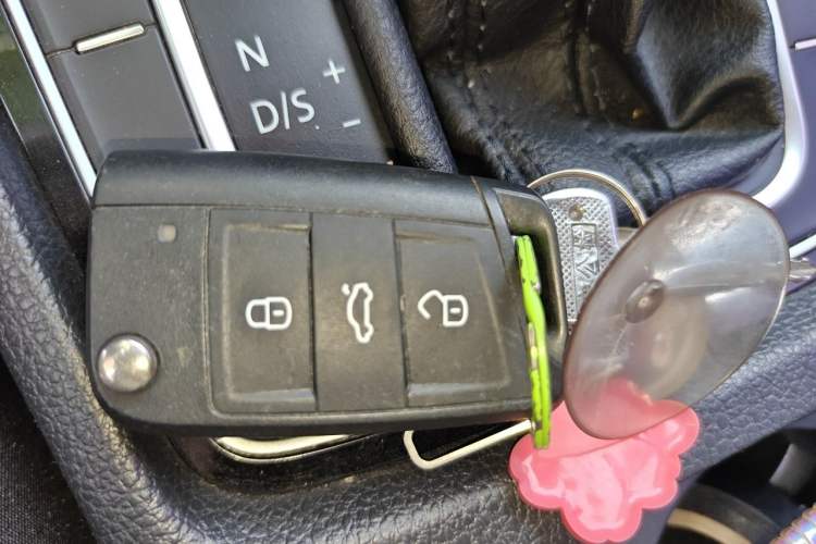 Used Volkswagen Golf 2018 1.6L Automatic Fashion Model Vehicle Key