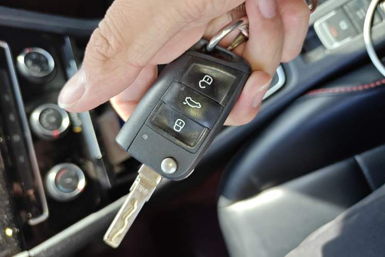 Used Volkswagen Golf 2018 1.6L Automatic Fashion Model Vehicle Key