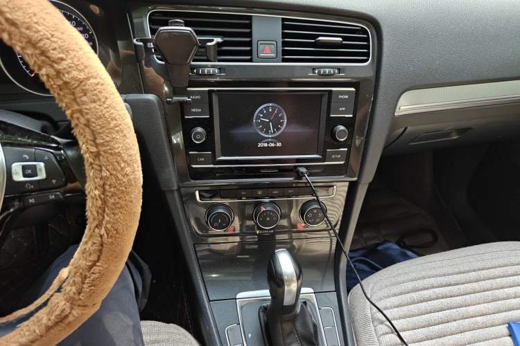Used Volkswagen Golf 2018 1.6L Automatic Comfort Model Audio And AC Panel