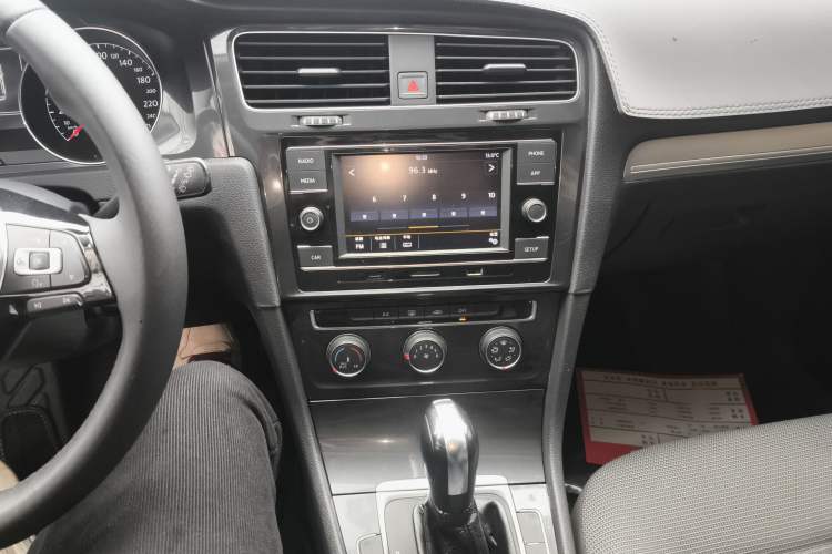 Used Volkswagen Golf 2018 230TSI Automatic Comfort Model Audio And AC Panel